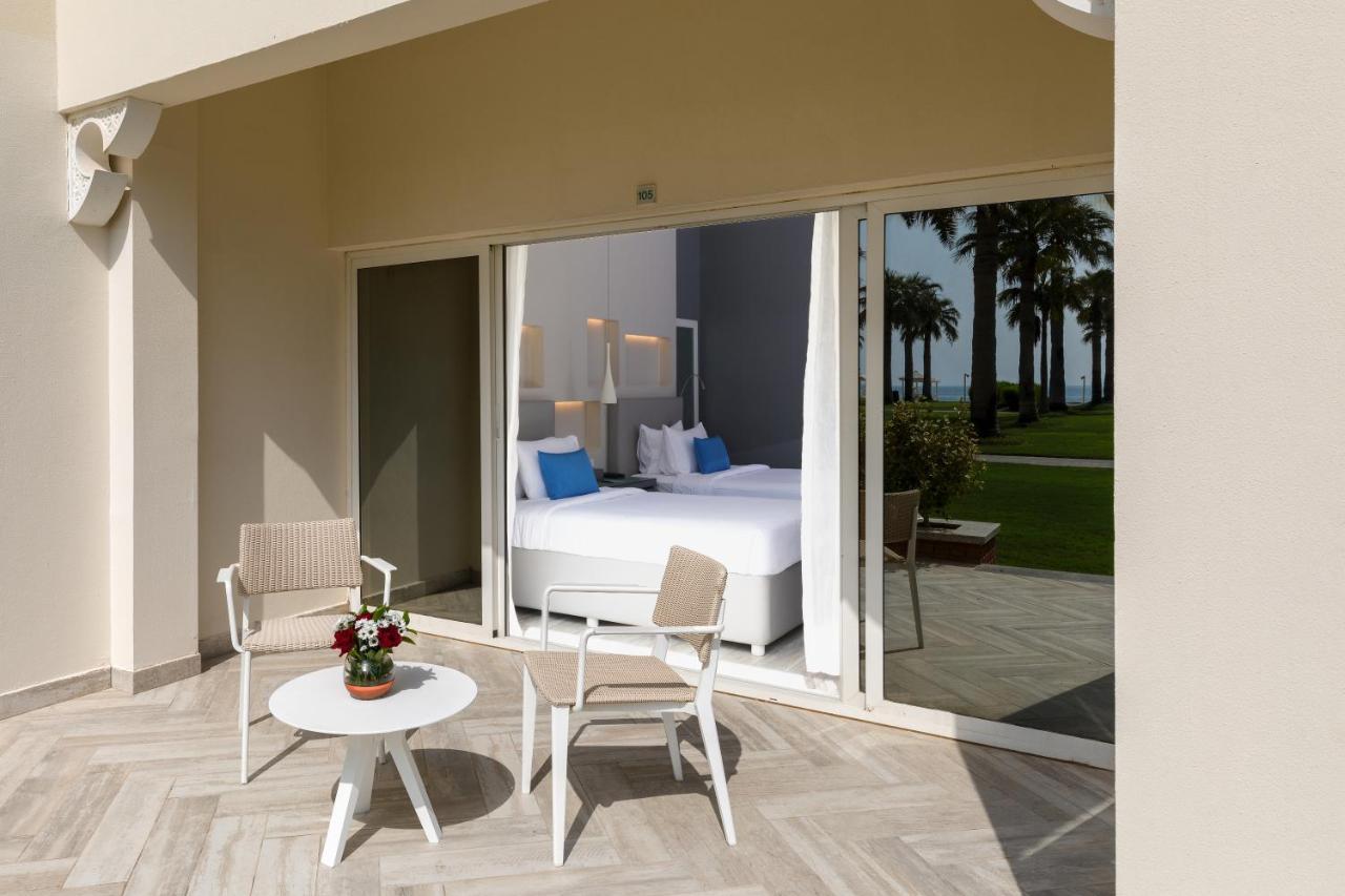 Sealine Beach, A Murwab Resort มีไซอีด ภายนอก รูปภาพ A room at the hotel