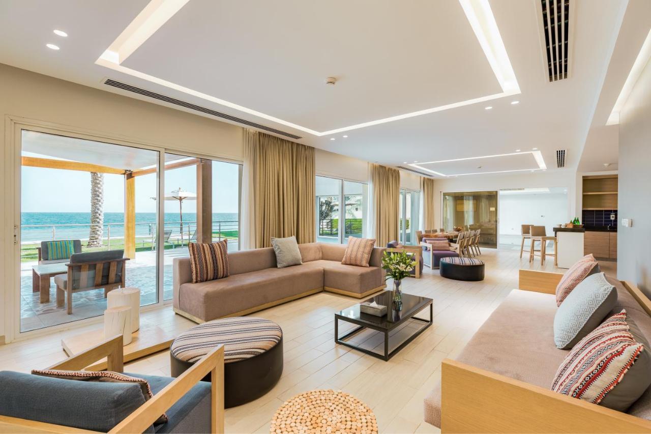Sealine Beach, A Murwab Resort มีไซอีด ภายนอก รูปภาพ The interior of a villa at the resort