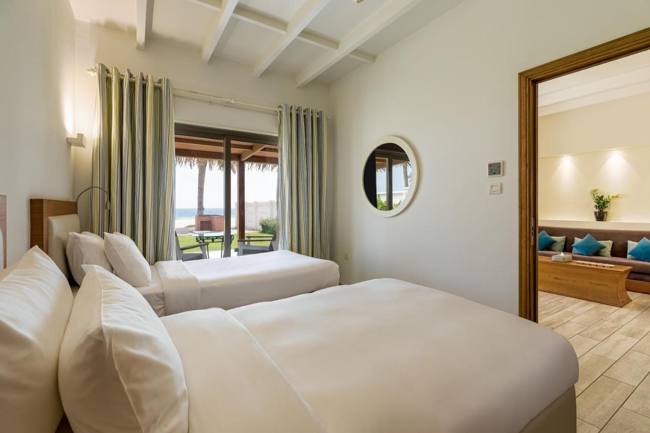 Sealine Beach, A Murwab Resort มีไซอีด ภายนอก รูปภาพ A bedroom at the resort