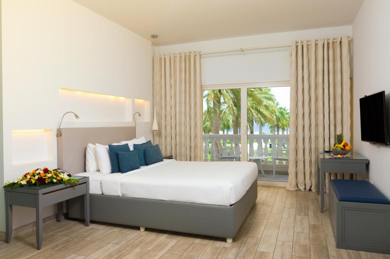 Sealine Beach, A Murwab Resort มีไซอีด ภายนอก รูปภาพ A room at the hotel
