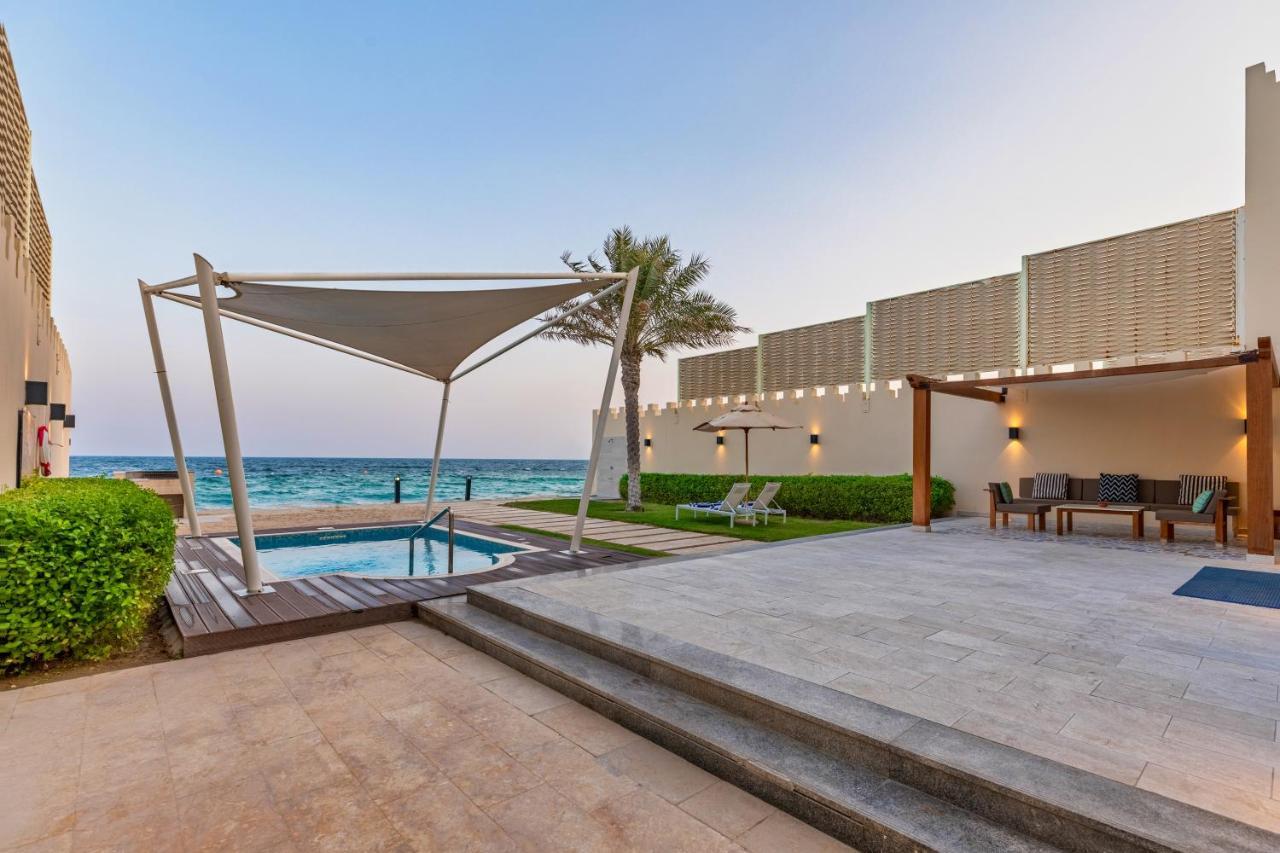 Sealine Beach, A Murwab Resort มีไซอีด ภายนอก รูปภาพ The beach at the Ritz-Carlton, Ras Al Khaimah