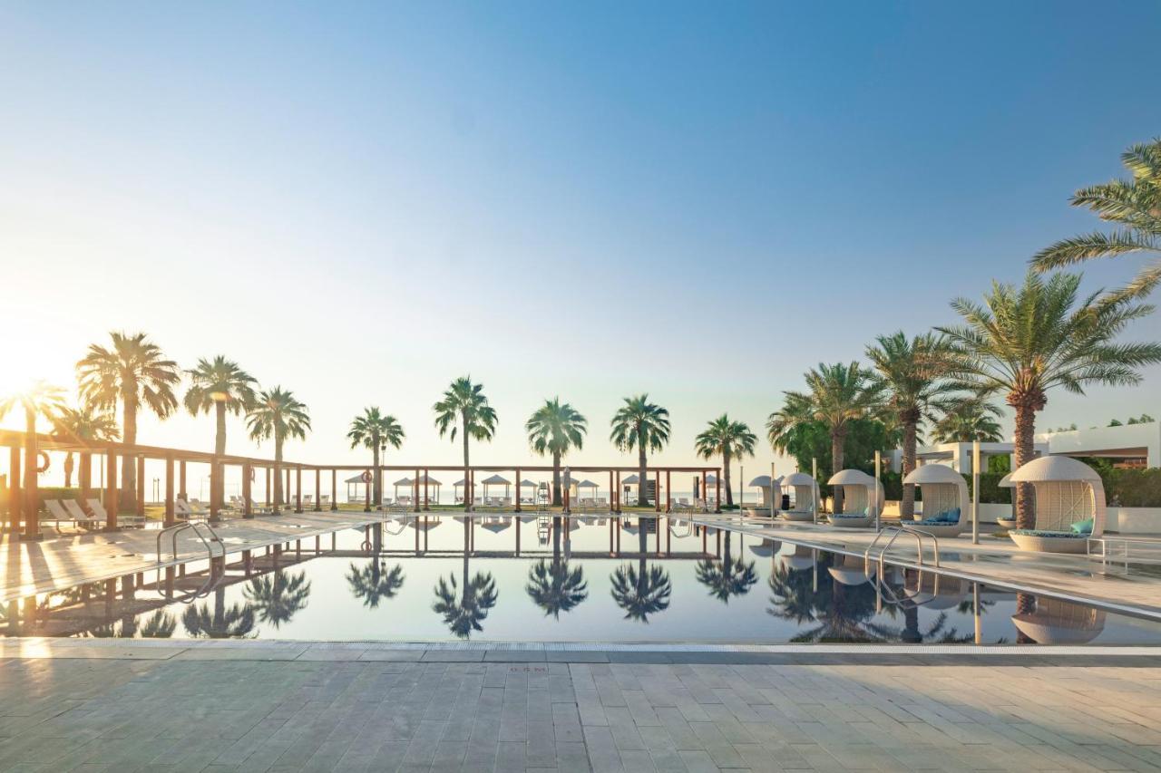 Sealine Beach, A Murwab Resort มีไซอีด ภายนอก รูปภาพ The resort's main pool
