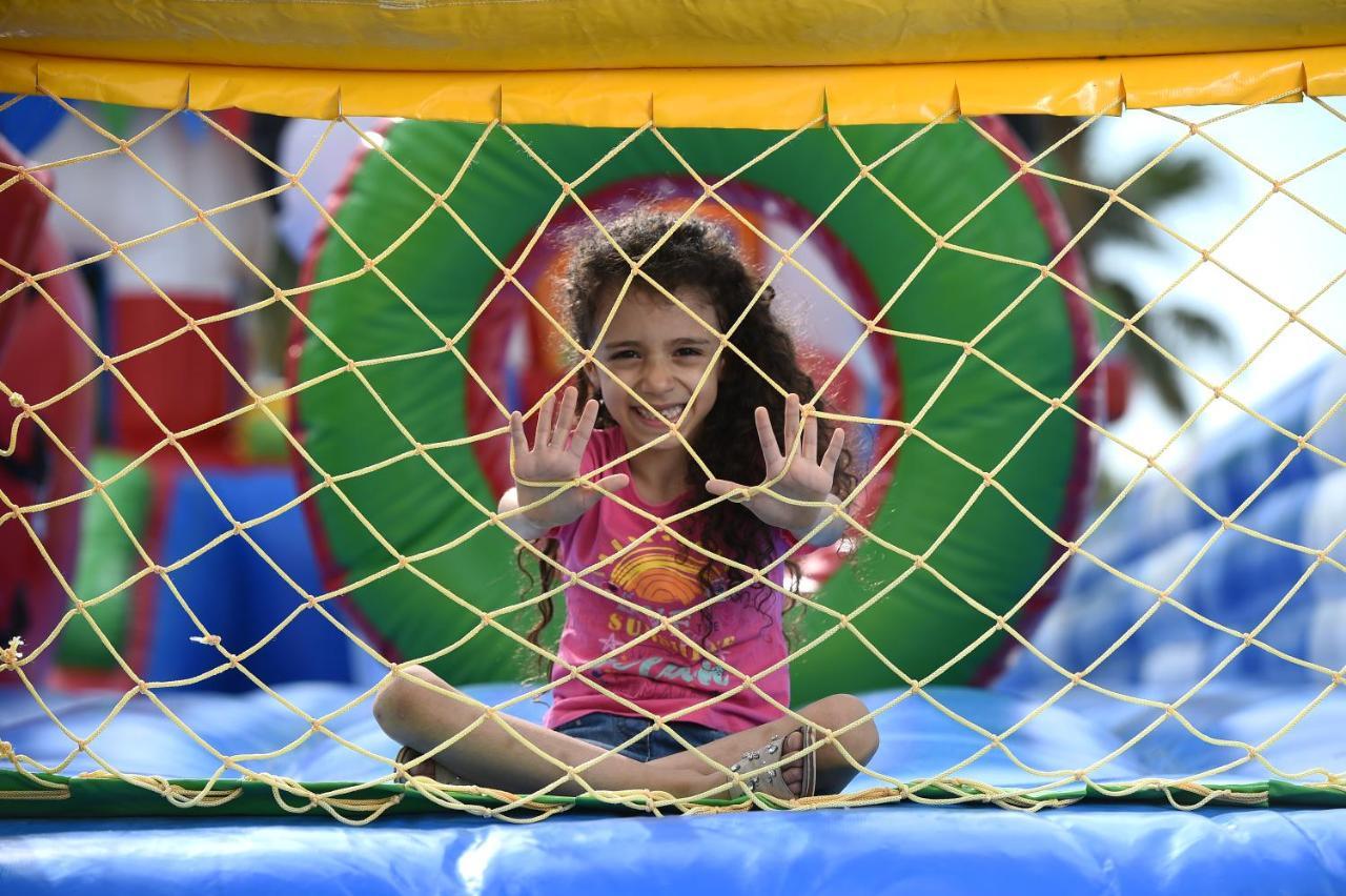 Sealine Beach, A Murwab Resort มีไซอีด ภายนอก รูปภาพ A child playing at the Children's Museum of Oak Ridge