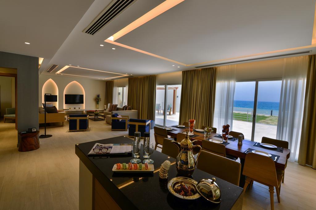 Sealine Beach, A Murwab Resort มีไซอีด ภายนอก รูปภาพ The interior of a suite at the Ritz-Carlton, Sharm El Sheikh